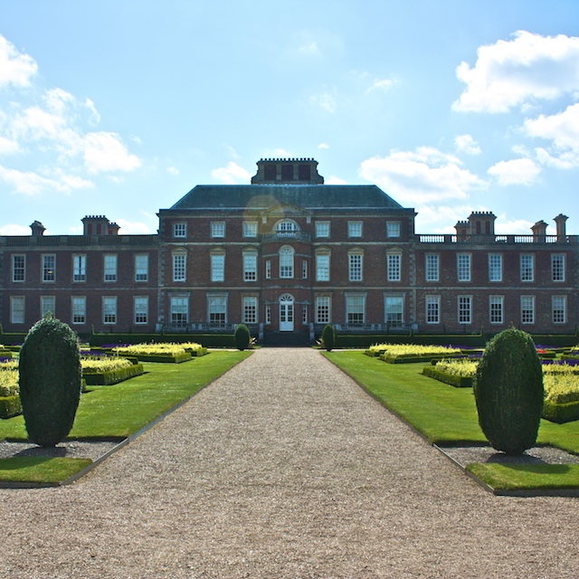 Stablised Gravel Courtyard Walkway